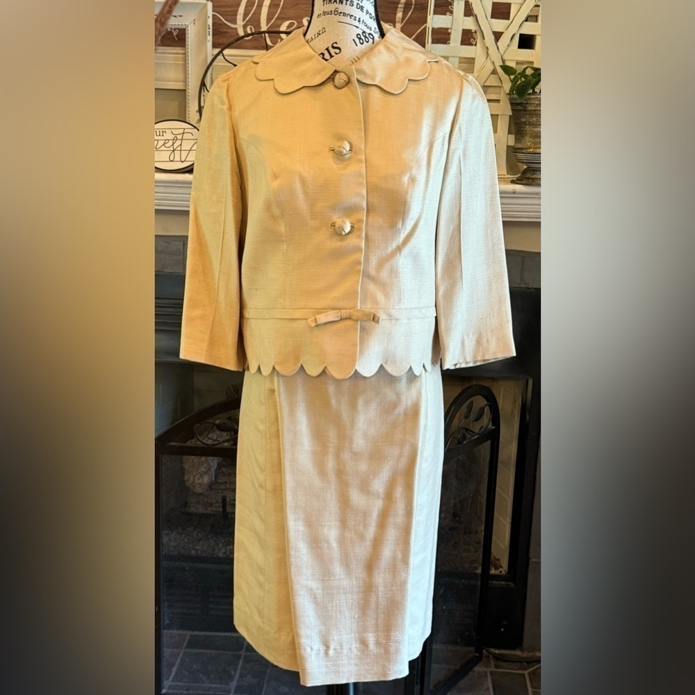 Vintage Gold Linen Silk Blend Suit Scalloped Bow Small Rich’s Department Store